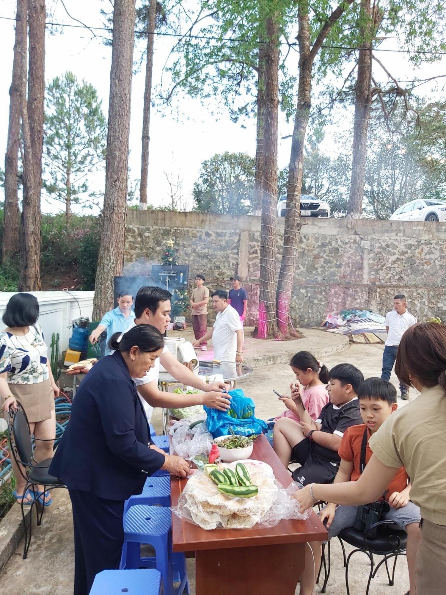 מלון Tỉnh Kontum Khach San Hung Viet מראה חיצוני תמונה
